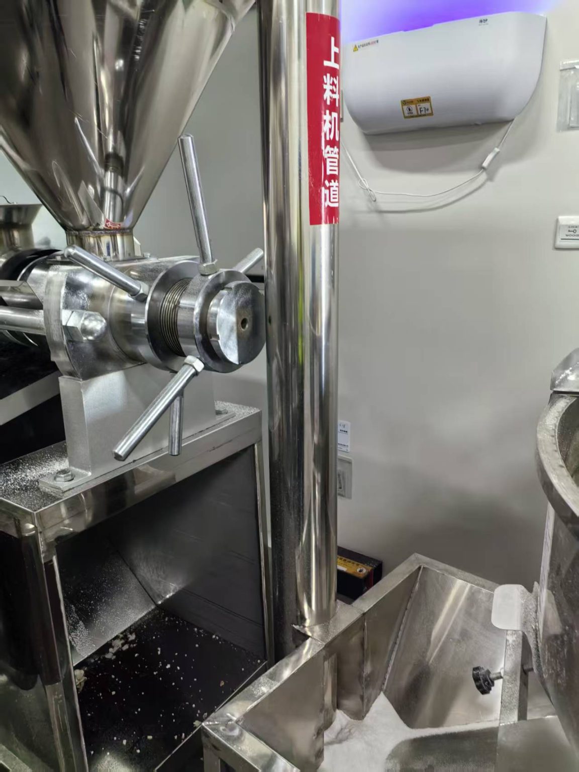 Stainless elevator for dried coconut material (1152x1536)